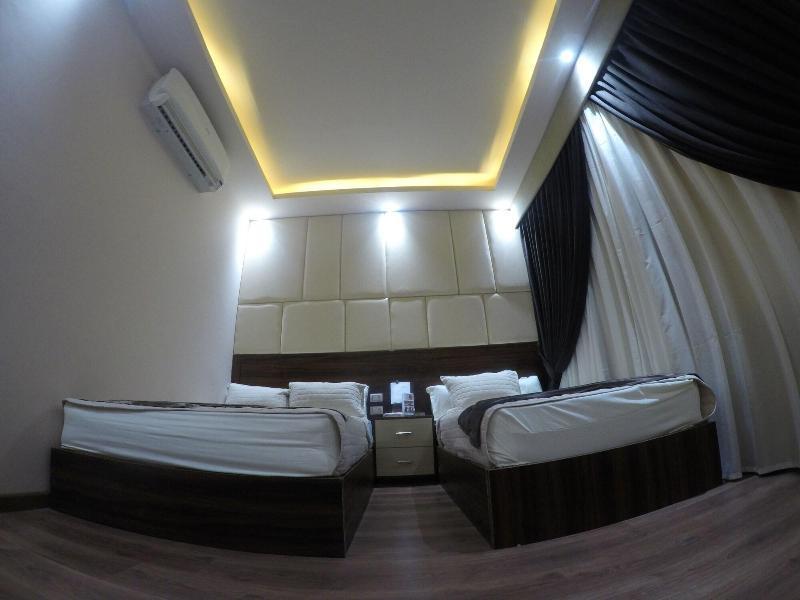 Grand Hostal *