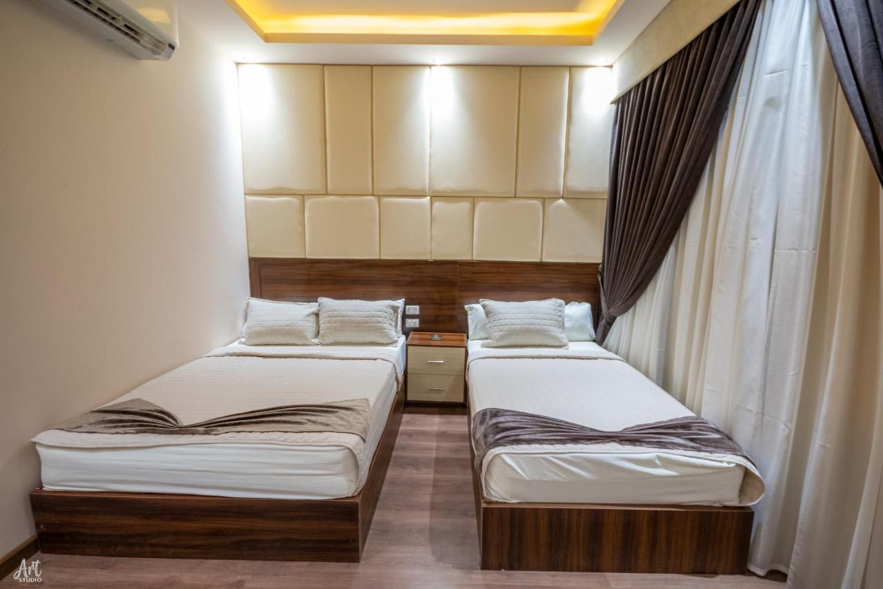 Grand Hostal *